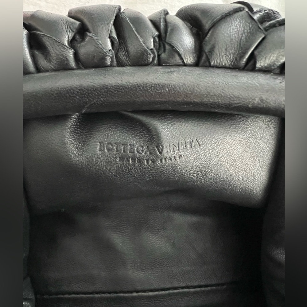 Bottega Veneta Intrecciato Mini Pouch in Black Leather - Picture 2 of 16